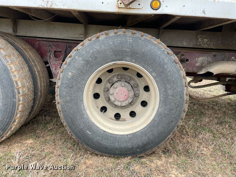 image for item LR9539 1999 International 9200  dump truck