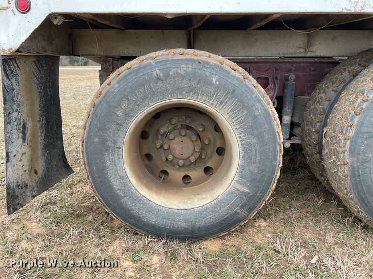 image for item LR9539 1999 International 9200  dump truck