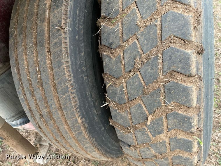 image for item LR9539 1999 International 9200  dump truck