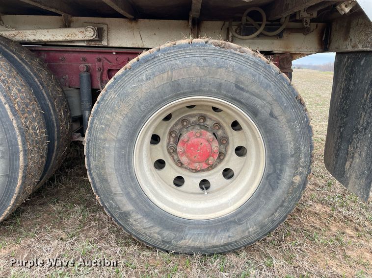 image for item LR9539 1999 International 9200  dump truck