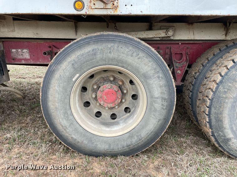 image for item LR9539 1999 International 9200  dump truck