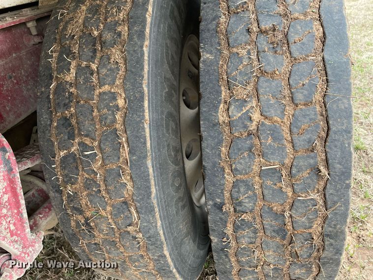 image for item LR9539 1999 International 9200  dump truck