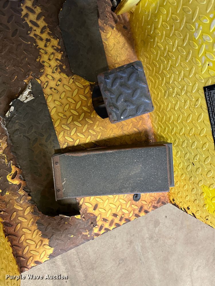 image for item LT9074 (2) EVI P436 utility carts