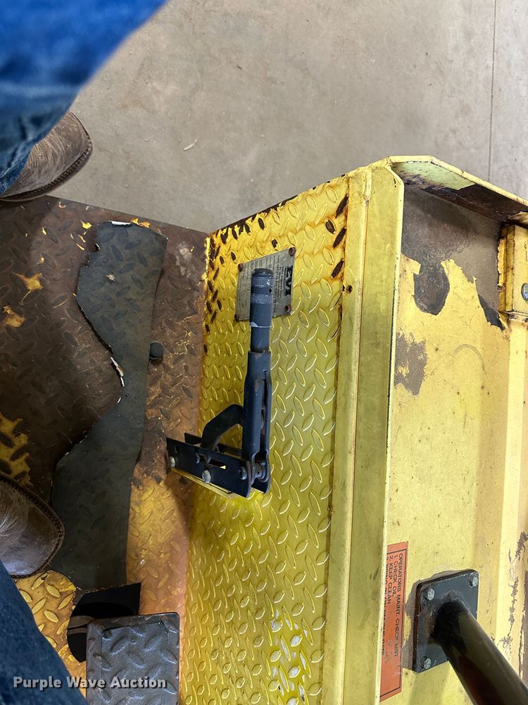 image for item LT9074 (2) EVI P436 utility carts