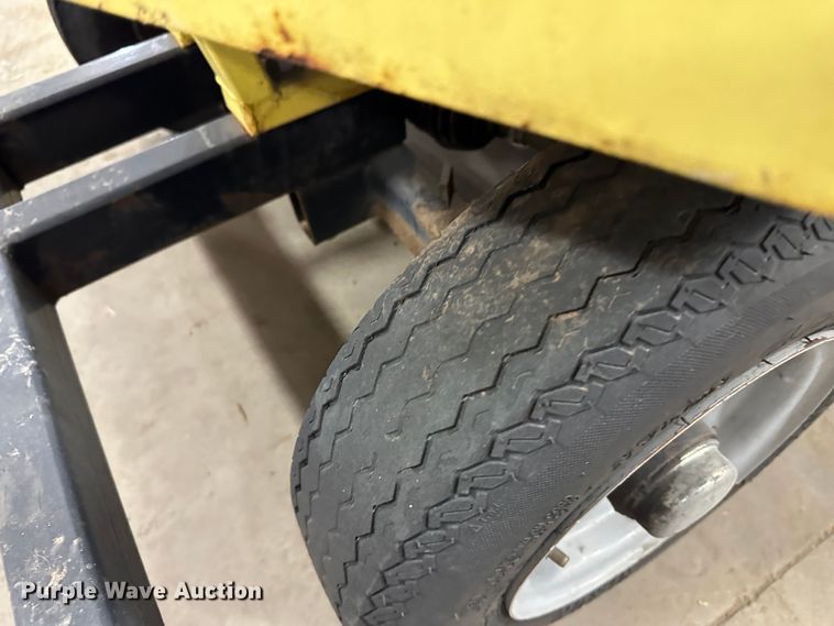 image for item LT9074 (2) EVI P436 utility carts