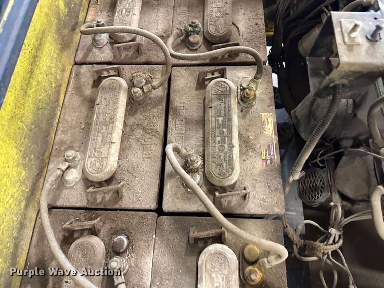 image for item LT9074 (2) EVI P436 utility carts