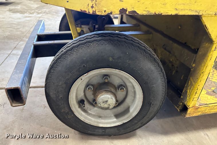 image for item LT9074 (2) EVI P436 utility carts