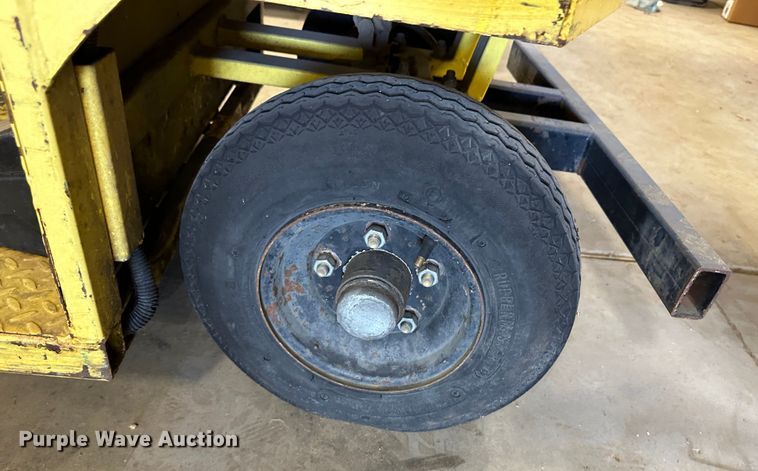 image for item LT9074 (2) EVI P436 utility carts