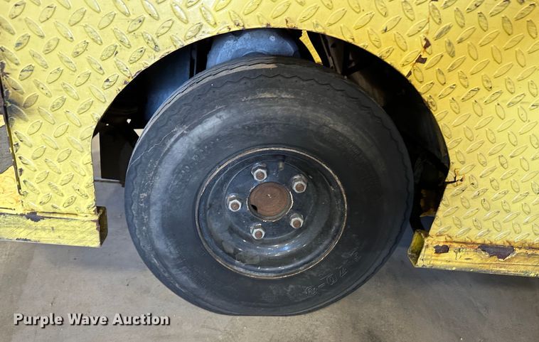 image for item LT9074 (2) EVI P436 utility carts