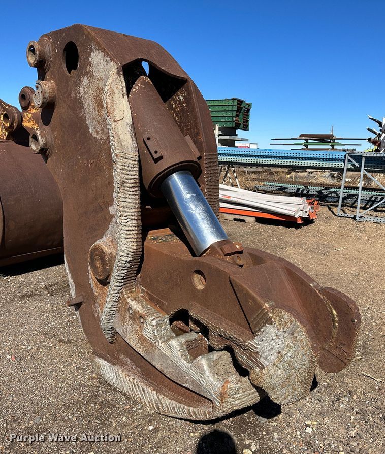 image for item LT9085 Concrete crusher