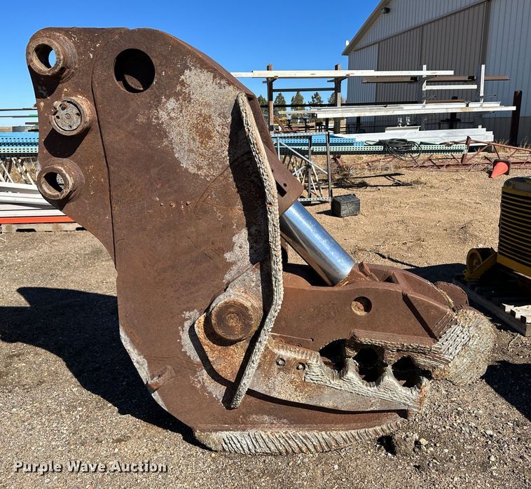 image for item LT9085 Concrete crusher