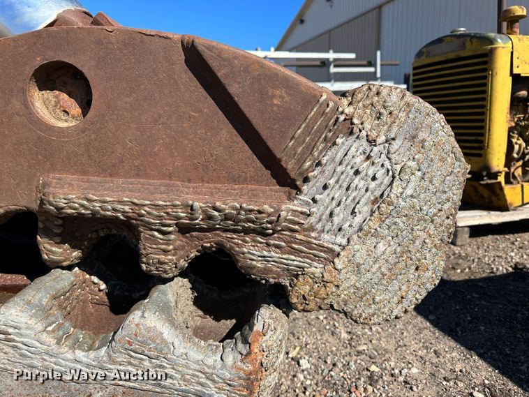 image for item LT9085 Concrete crusher