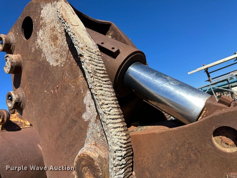 image for item LT9085 Concrete crusher