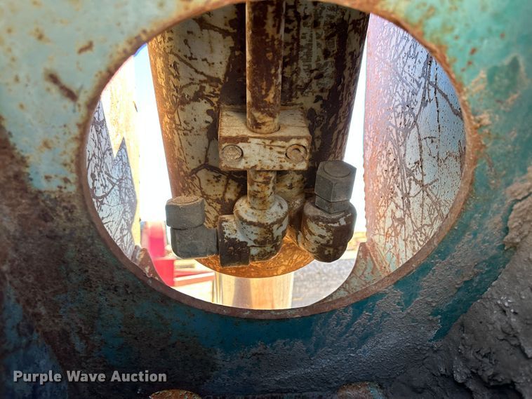 image for item LT9085 Concrete crusher