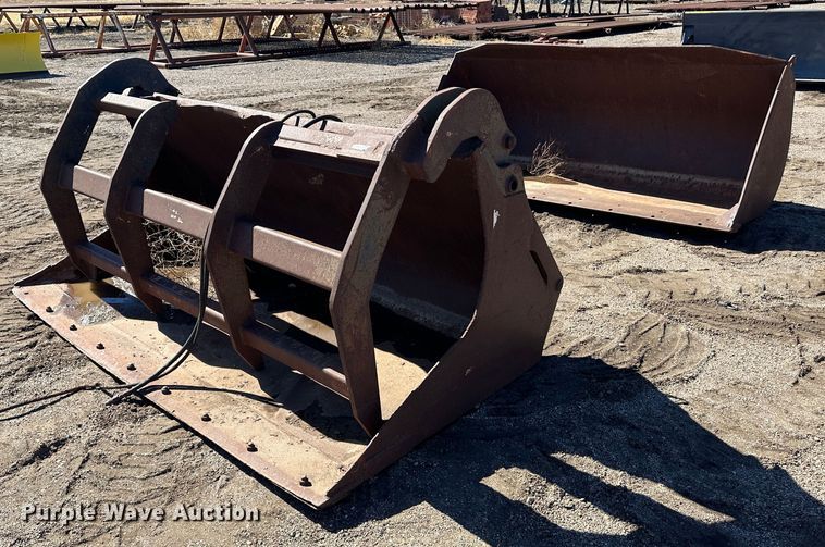 image for item LT9108 (2) buckets