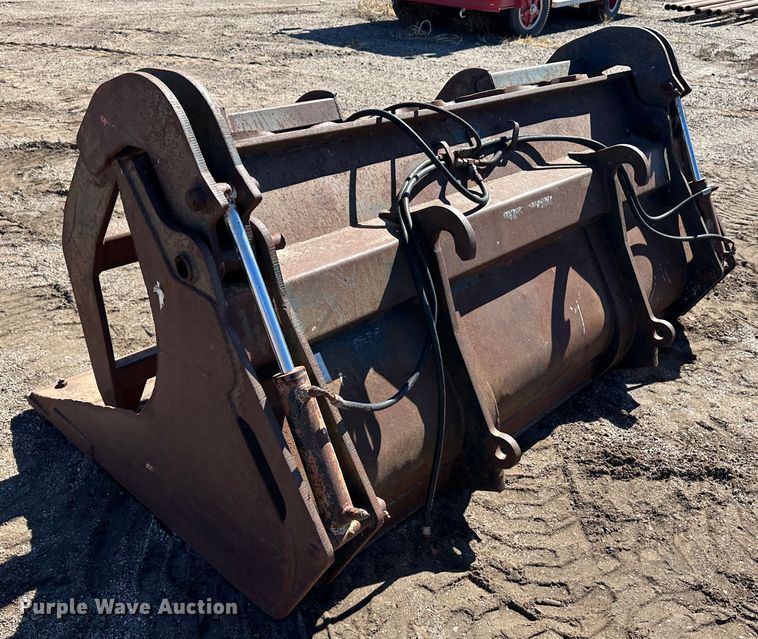 image for item LT9108 (2) buckets