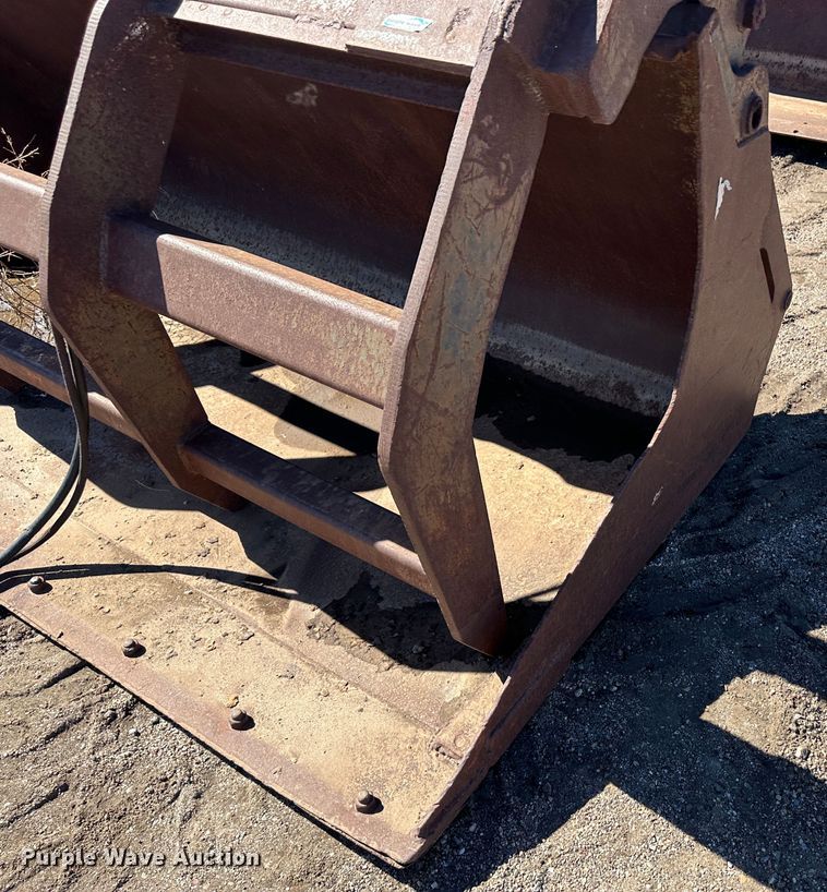 image for item LT9108 (2) buckets