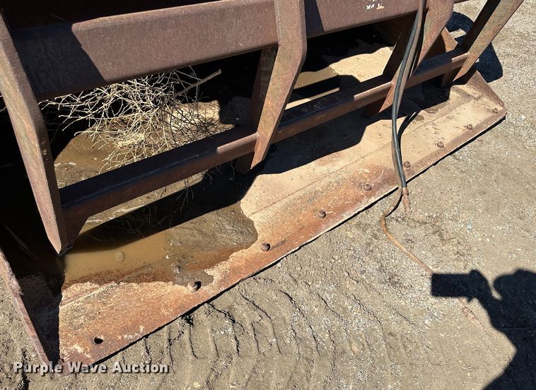 image for item LT9108 (2) buckets