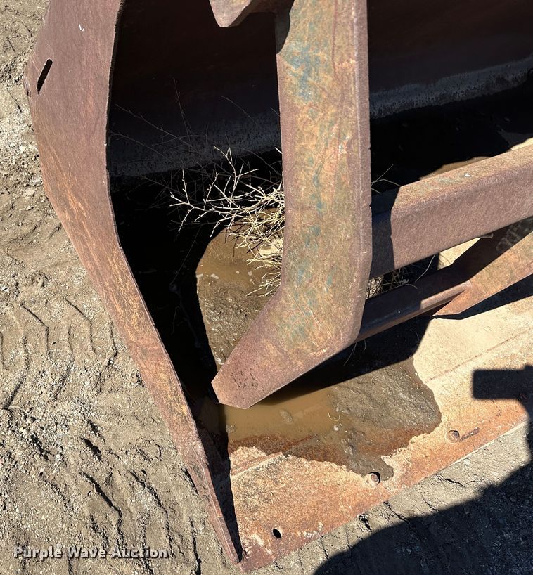 image for item LT9108 (2) buckets