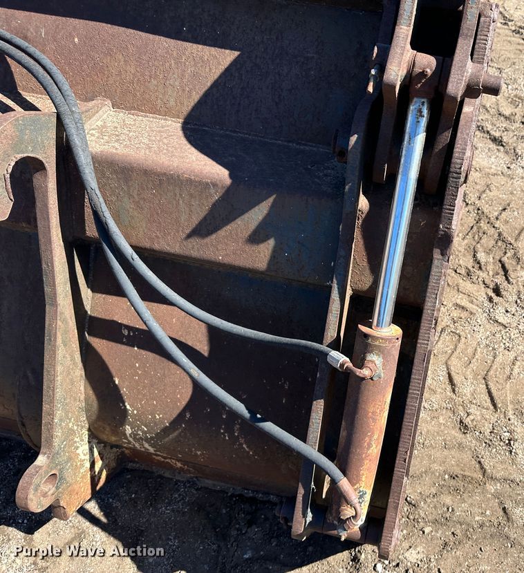 image for item LT9108 (2) buckets