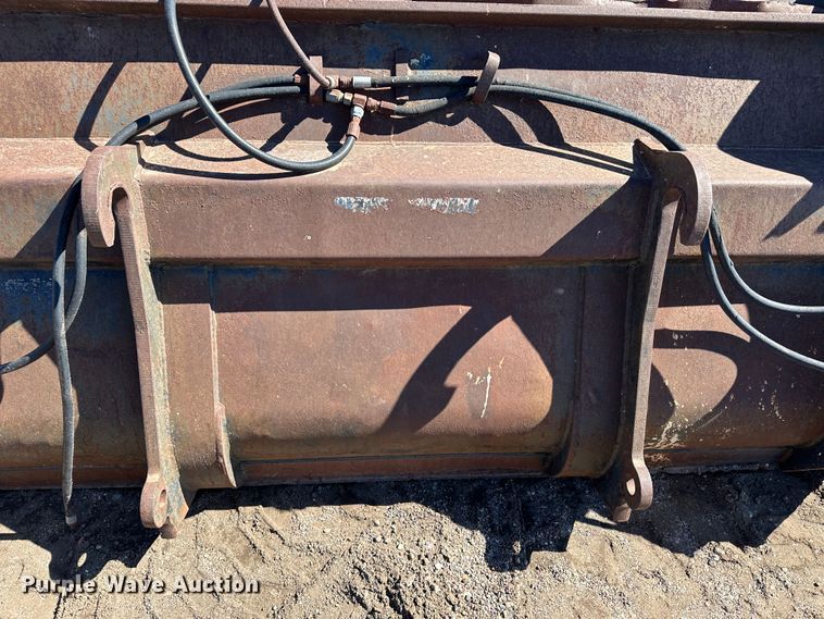 image for item LT9108 (2) buckets