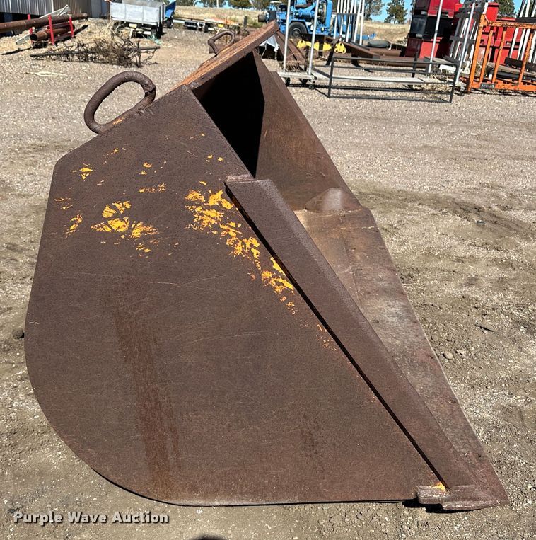 image for item LT9108 (2) buckets