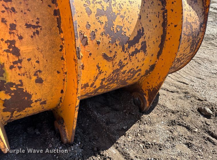 image for item LT9108 (2) buckets