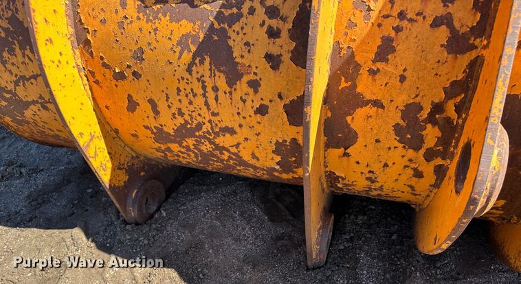 image for item LT9108 (2) buckets