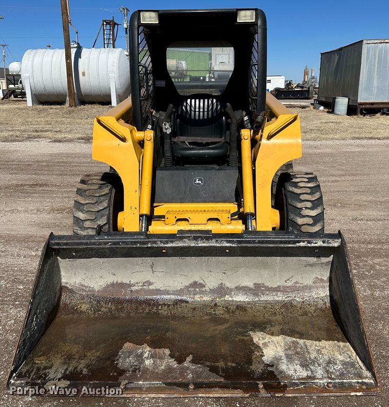 image for item LT9110 2004 John Deere 240 Series II  skid steer loader