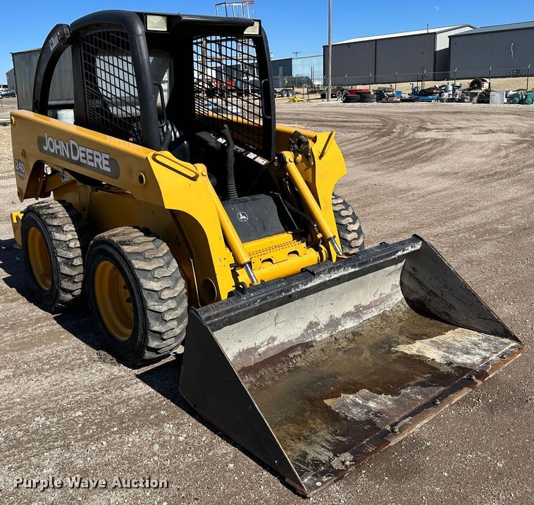image for item LT9110 2004 John Deere 240 Series II  skid steer loader