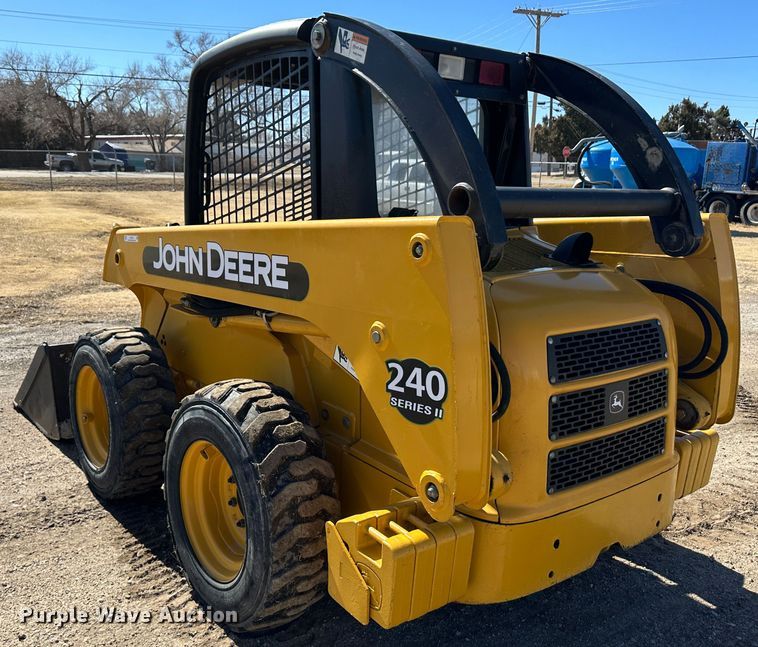 image for item LT9110 2004 John Deere 240 Series II  skid steer loader