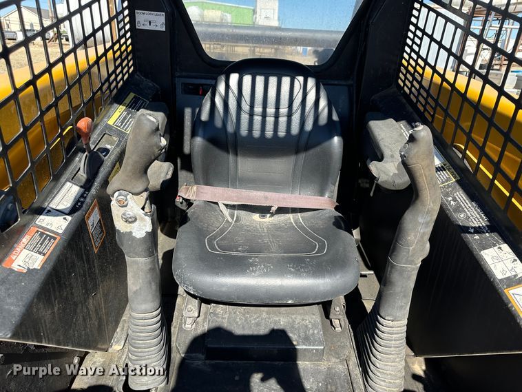 image for item LT9110 2004 John Deere 240 Series II  skid steer loader
