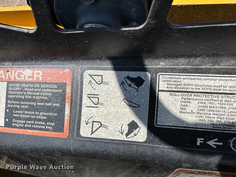 image for item LT9110 2004 John Deere 240 Series II  skid steer loader