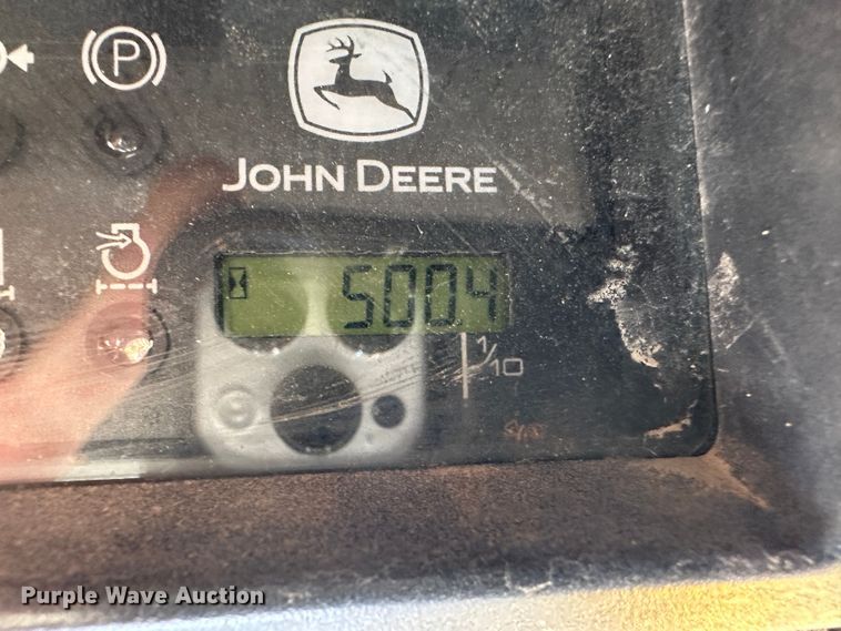 image for item LT9110 2004 John Deere 240 Series II  skid steer loader