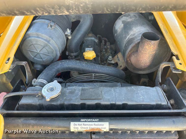 image for item LT9110 2004 John Deere 240 Series II  skid steer loader