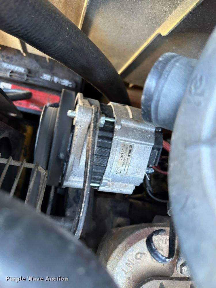 image for item LT9110 2004 John Deere 240 Series II  skid steer loader