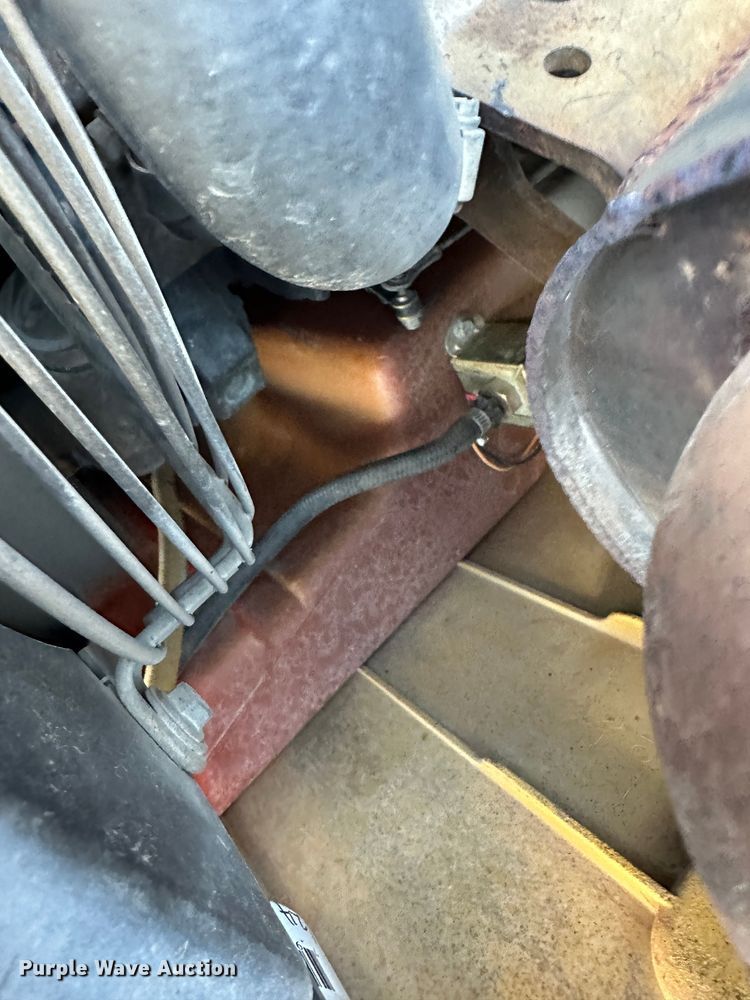 image for item LT9110 2004 John Deere 240 Series II  skid steer loader