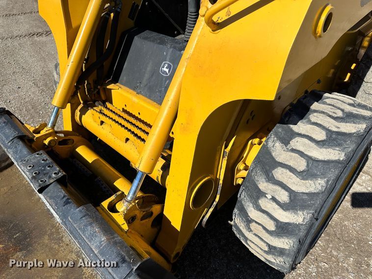image for item LT9110 2004 John Deere 240 Series II  skid steer loader