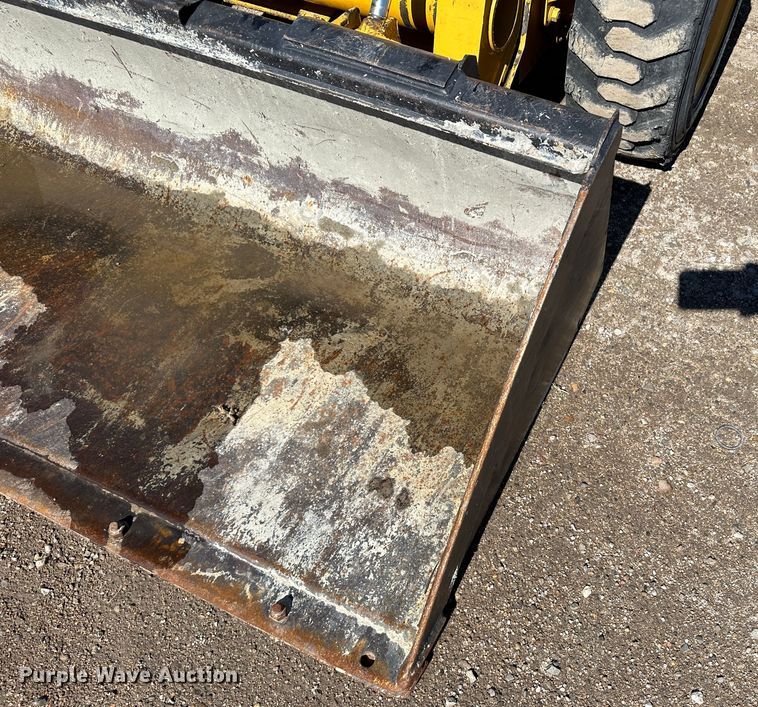 image for item LT9110 2004 John Deere 240 Series II  skid steer loader