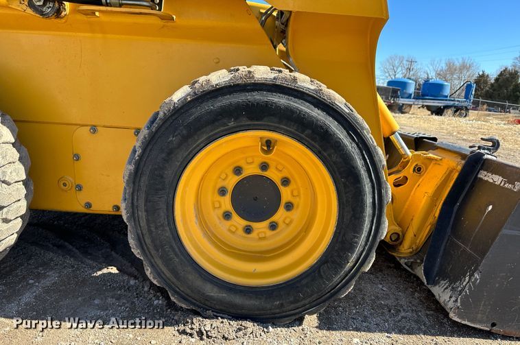 image for item LT9110 2004 John Deere 240 Series II  skid steer loader