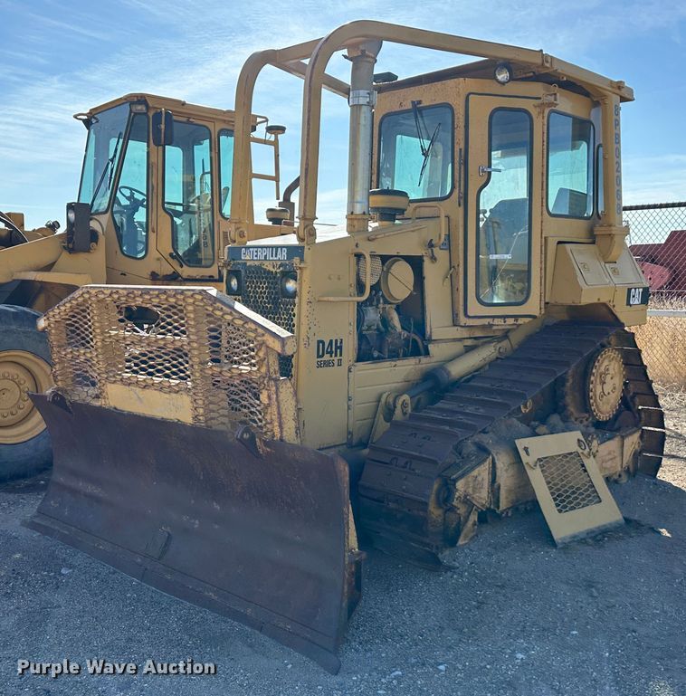 image for item LT9130 Caterpillar D4H Series II  dozer