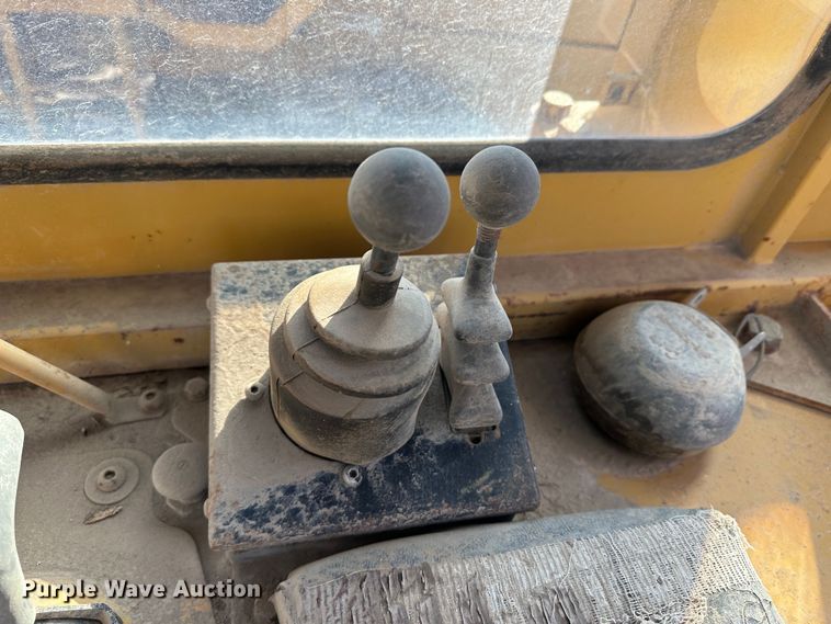 image for item LT9130 Caterpillar D4H Series II  dozer