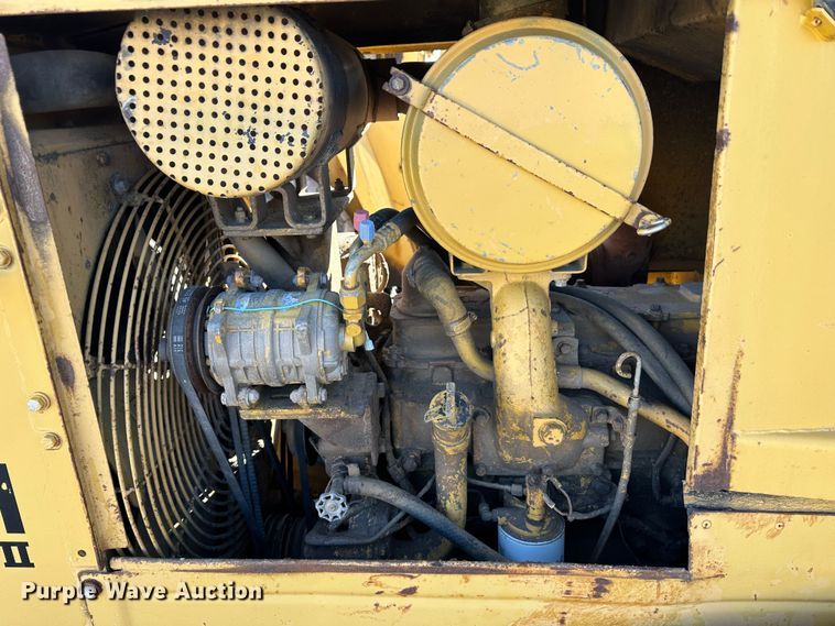 image for item LT9130 Caterpillar D4H Series II  dozer