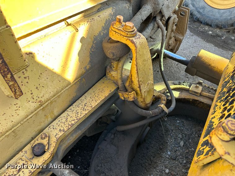 image for item LT9130 Caterpillar D4H Series II  dozer