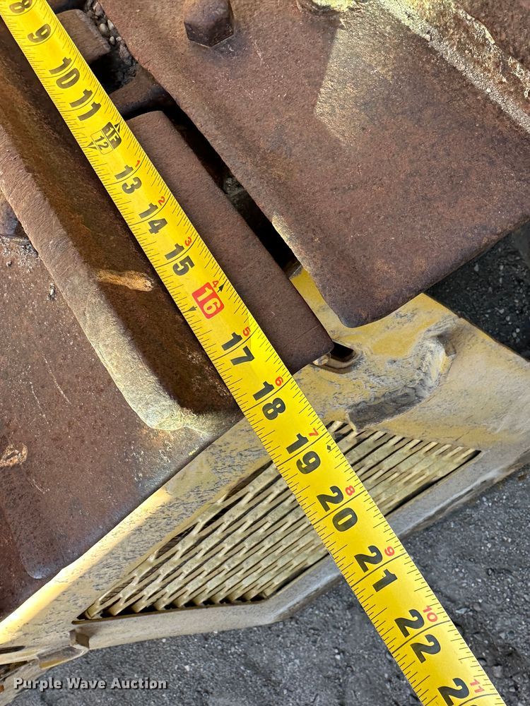 image for item LT9130 Caterpillar D4H Series II  dozer