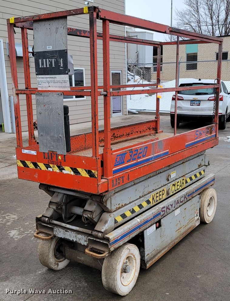 image for item LV9326 1999 Sky Jack SJIII 3220  scissor lift