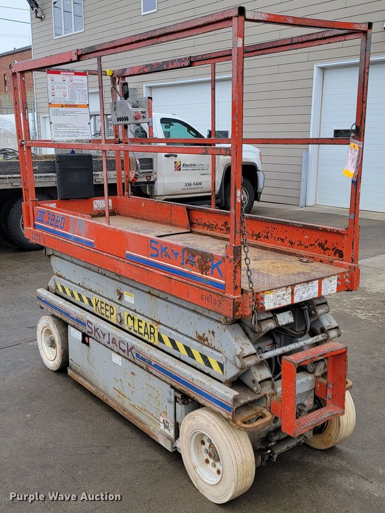 image for item LV9326 1999 Sky Jack SJIII 3220  scissor lift