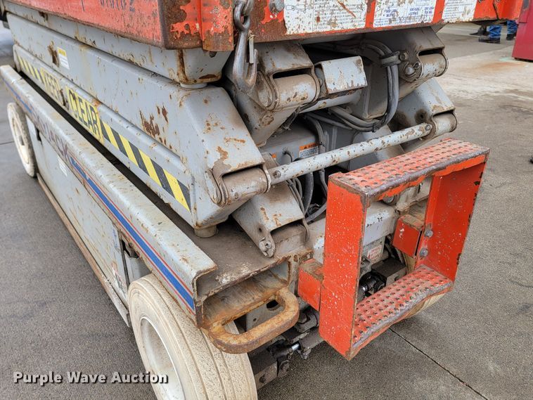 image for item LV9326 1999 Sky Jack SJIII 3220  scissor lift