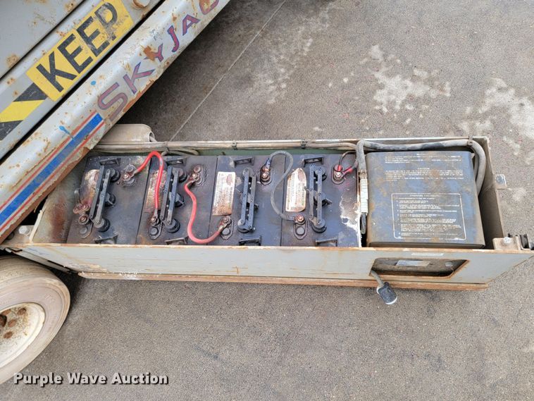 image for item LV9326 1999 Sky Jack SJIII 3220  scissor lift