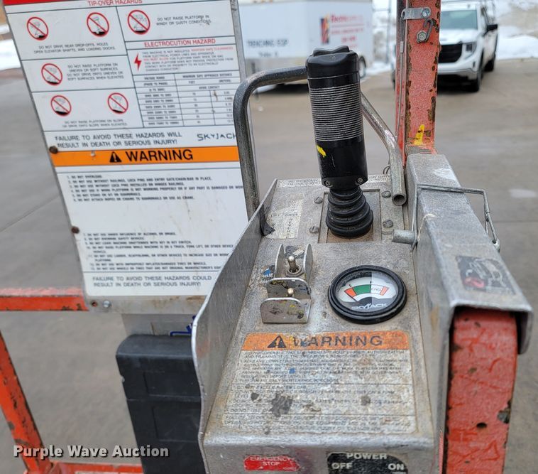 image for item LV9326 1999 Sky Jack SJIII 3220  scissor lift